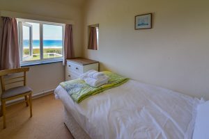 Single bedroom with sea views at Booby's Bay Cottage