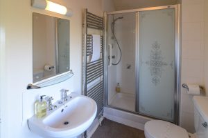 Ensuite bathroom with shower at Booby's Bay Cottage