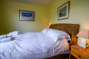 King sized bedroom at Bosporthennis