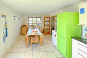 Kitchen and dining area at Cobs