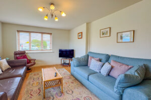 Lounge with ample seating and TV at Cobs