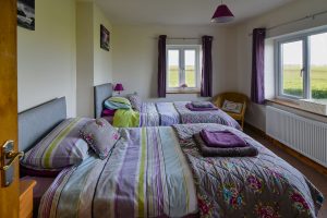 Twin bedroom with rural views at Carnavis Cottage