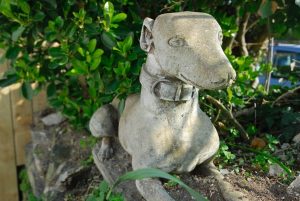 Dog statue at Carnavis Cottage