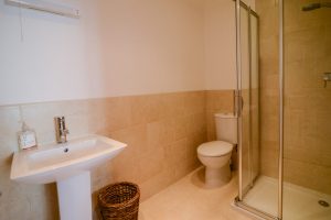 Ground floor ensuite bathroom with shower at Highview