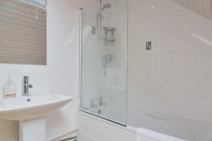 Ensuite bathroom on the first floor at Highview