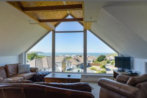 Lounge at Highview with ample seating and TV