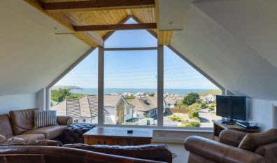 Lounge at Highview with ample seating and TV