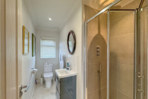 Toilet and shower room at Penamont with toilet, shower cubicle and wash hand basin