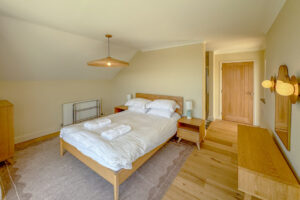 First floor king size room with ensuite at Aquataine Lodge