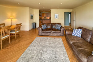 Open plan lounge/dining area for four at Apartment 5 Greenwaves