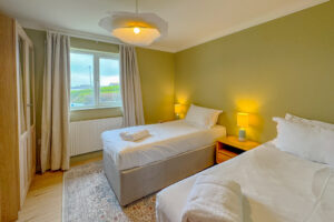 Ground floor twin bedroom at Aquataine Lodge