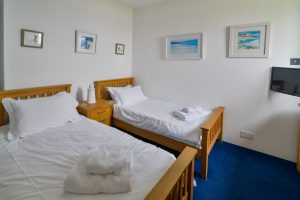 Ground floor twin bedroom at Morvoren