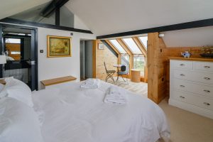 Spacious first floor ensuite bedroom with superking bed at Morvoren