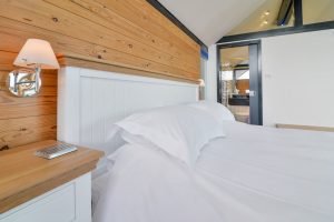Superking bedroom on the first floor at Movoren with ensuite bathroom
