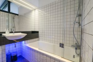 Bath with overhead shower in ensuite at Morvoren