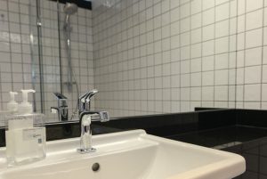 Ensuite bathroom on the first floor at Morvoren