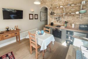 Kitchen and dining area at Pensile House Cottage