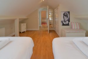 Picture from the first floor twin bedroom at Parc Vean towards the landing