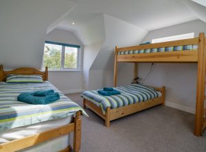 One bunk bed and two single beds on the first floor at Pendoric