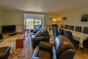 Open plan dining area and lounge at Wispa