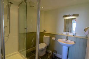 En suite bathroom to bedroom 1 on the first floor with walk in shower at Wispa
