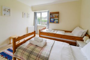 Twin bedroom at Turi | Raintree House Holidays