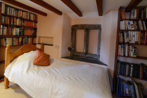 First floor single bedroom at Granite House with feature book shelves