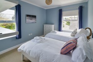 Twin bedroom on the first floor at Newlands