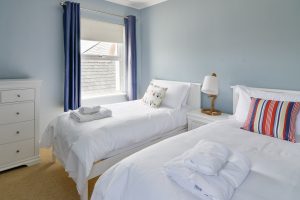 Twin bedroom on the first floor at Newlands