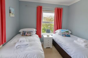 Twin bedroom on the first floor at Newlands