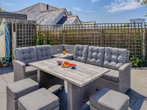 Outdoor seating to the rear of Newlands