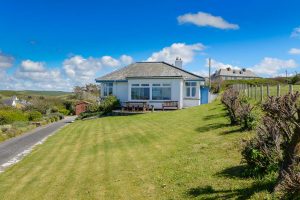 Picture of 't Sandt from the grassed garden by the driveway with patio and picnic table and bench