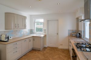 Spacious and well equipped kitchen at Lowena