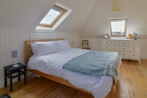 First floor King sized bedroom at Lowena
