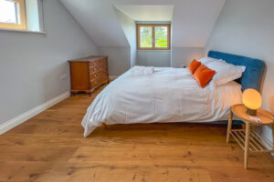 King sized bedroom on the first floor at Ysella