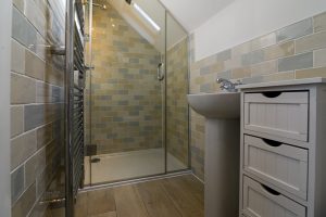 En suite bathroom on the first floor from Bedroom 3 at Pendarves