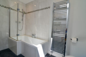 Main bathroom on the ground floor at San Marcos