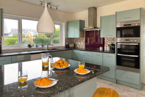The kitchen and breakfast room at Tristan.
