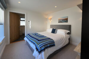 Ground floor double bedroom with ensuite at Cornerstones