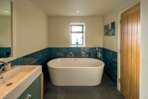 Free standing bath tub in en suite at Cornerstones
