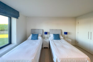 Ground floor twin or superking bedroom with storage at Cornerstones
