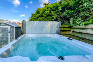 Electric hot tub at No 1 Treglos Gardens