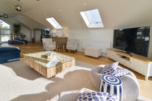 First floor lounge with TV and ample seating at Morwynsow