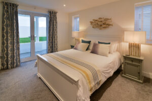 Ground floor King ensuite bedroom with double doors leading to the garden at Morwynsow