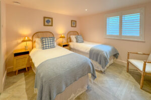 The ensuite twin room on the ground floor at Tremblaze