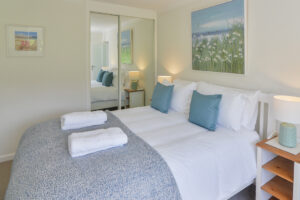 Master ensuite king room with mirrored built in wardrobe at Zefyros
