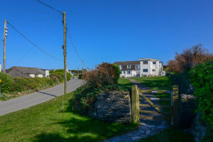 Picture of the gateway from the road to the communal grassed area at No 8 Sandhills and the beach road