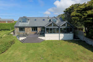 View of the rear of Iona from the grassed lawn